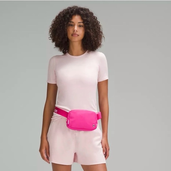 NWT Sonic Pink / White Logo Lululemon Everywhere Belt bag 1L - Picture 1 of 7